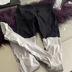 Alo Yoga Goddess Leggings Black and White Size Small